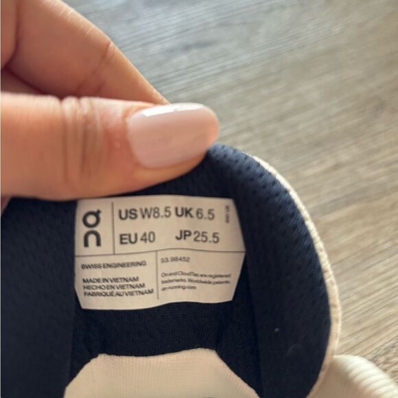 Women’s On Cloudtrax Hiking Shoes - Picture 5 of 9